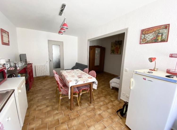 Studio En Rez-De-Chaussee Tout Equipe Jullianges Экстерьер фото